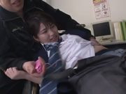 日本學生妹 唯井真尋 被班里的男同學們瘋狂強暴